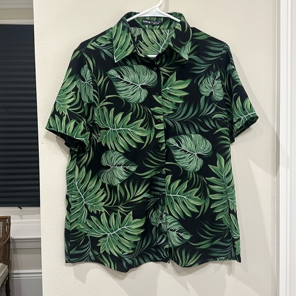 Shein black tropical button up- large - Picture 1 of 5